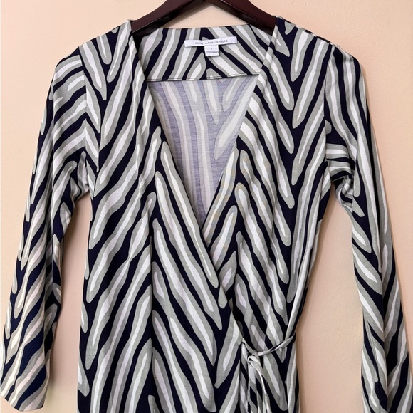 DVF Diane Von Furstenberg Naoki Navy Gray Herringbone Silk Wrap Dress Size 4 - Picture 6 of 14